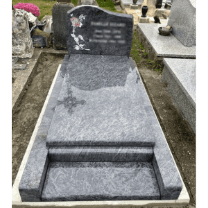 Monument Sebuah avec stèle Mass Blue, cimetière en Gironde (33)